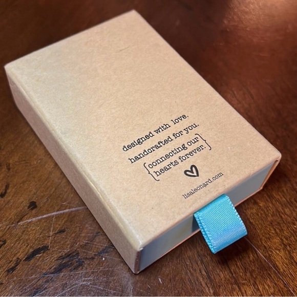 Lisa Leonard necklace. Faith Hope Love - Picture 5 of 5